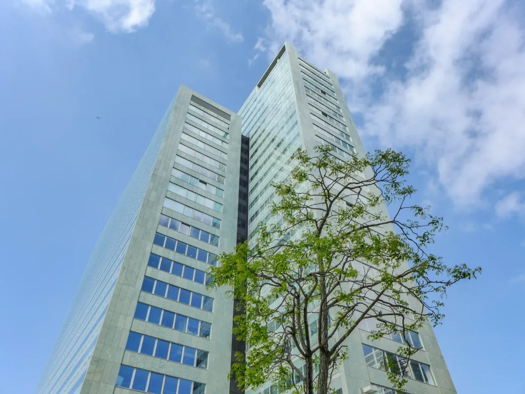 Moderne Bürofläche mit tollem Ausblick - 634qm - flexible Aufteilung - Ares Tower - HMZ €14,5/qm - Bild 1