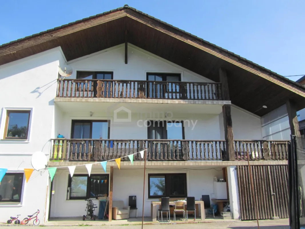 EIN SCHÖNES ZWEIFAMILIENHAUS MIT SONNENGARTEN + BAUGRUNDSTÜCK !! - Bild 1