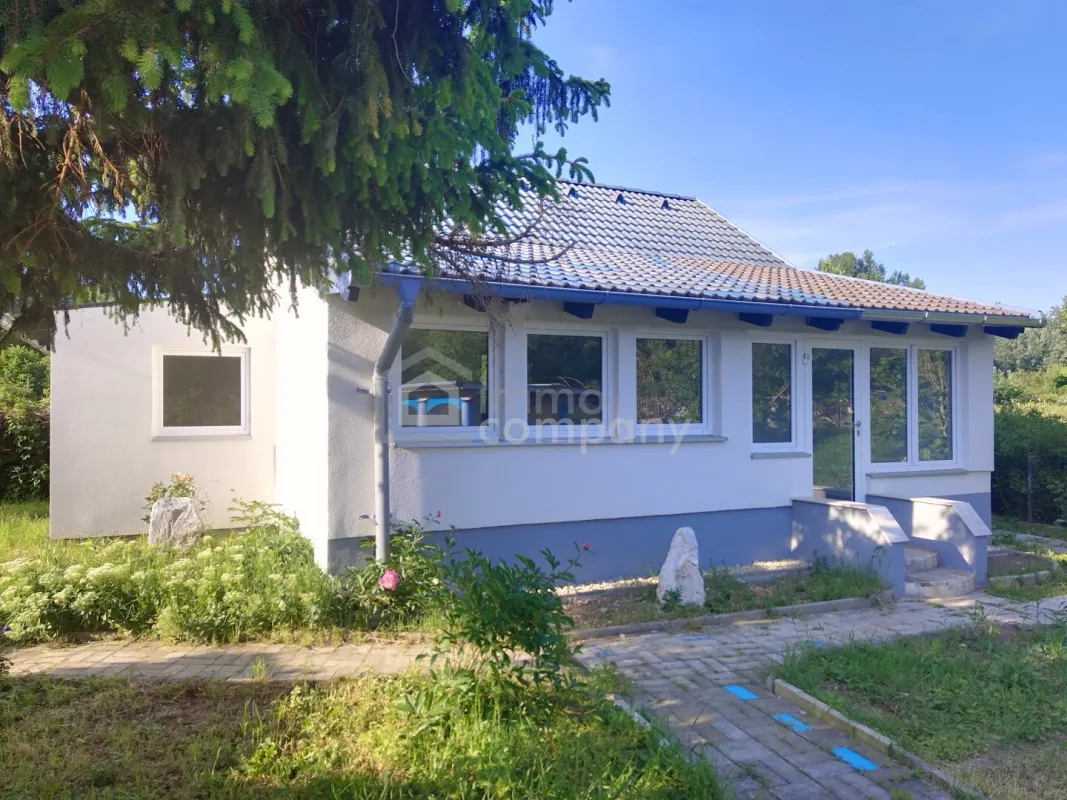 Entzückendes  komplett saniertes Kleingartenhaus auf Eigengrund mit wunderbarem Garten in Ruhelage - Bild 1