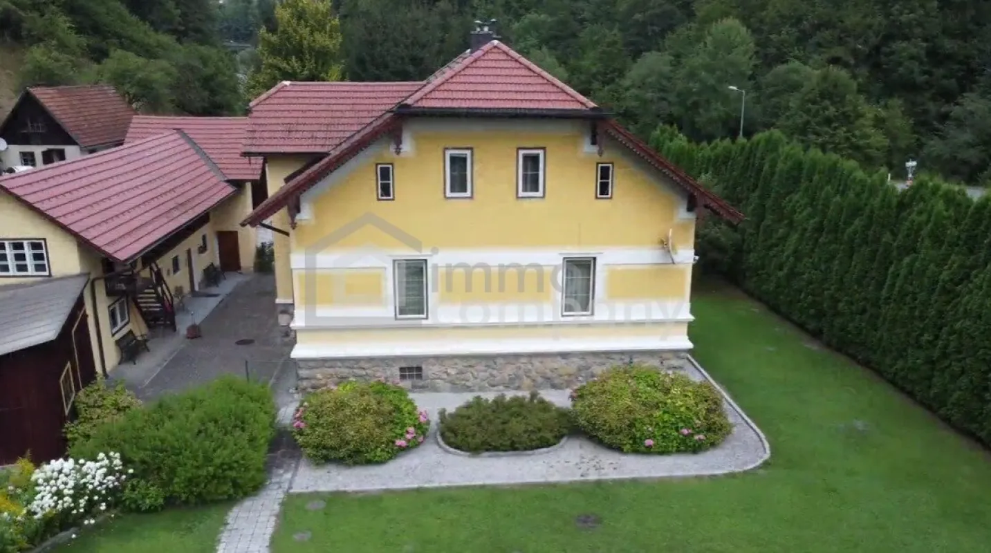 Elegantes Landhaus mit privatem Waldstück - Bild 1