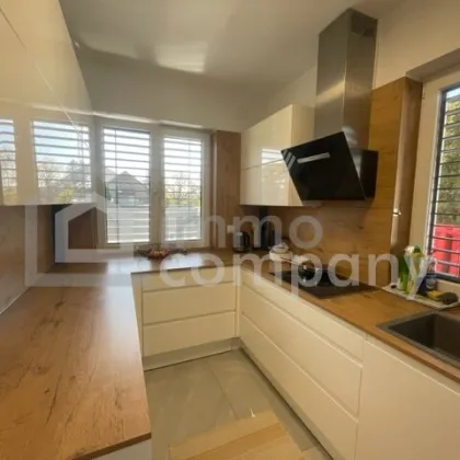 Luxuriöses Wohnen in Gerasdorf bei Wien - Doppelhaushälfte mit Traumterrasse, Parkett & moderner Ausstattung für 699.000 € - Bild 2