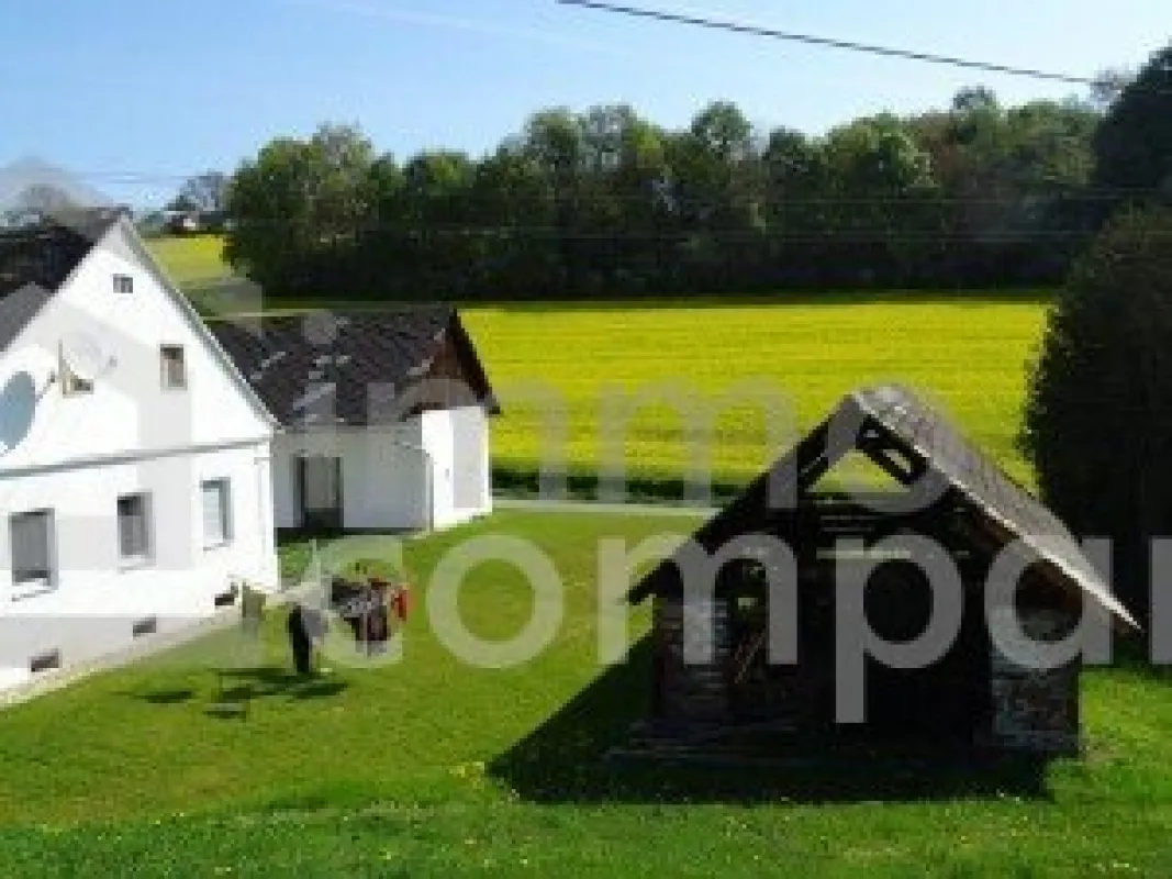 Zwei Bauernhäuser – knapp 6 ha arrondierter Grund – Zusammen in Einzellage - Bild 1