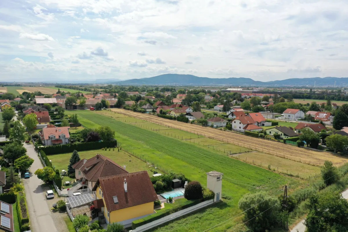 Baugrundstück für Einfamilienhaus in Hennersdorf, Stadtgrenze Wien, 12 min zum Hauptbahnhof - Bild 1