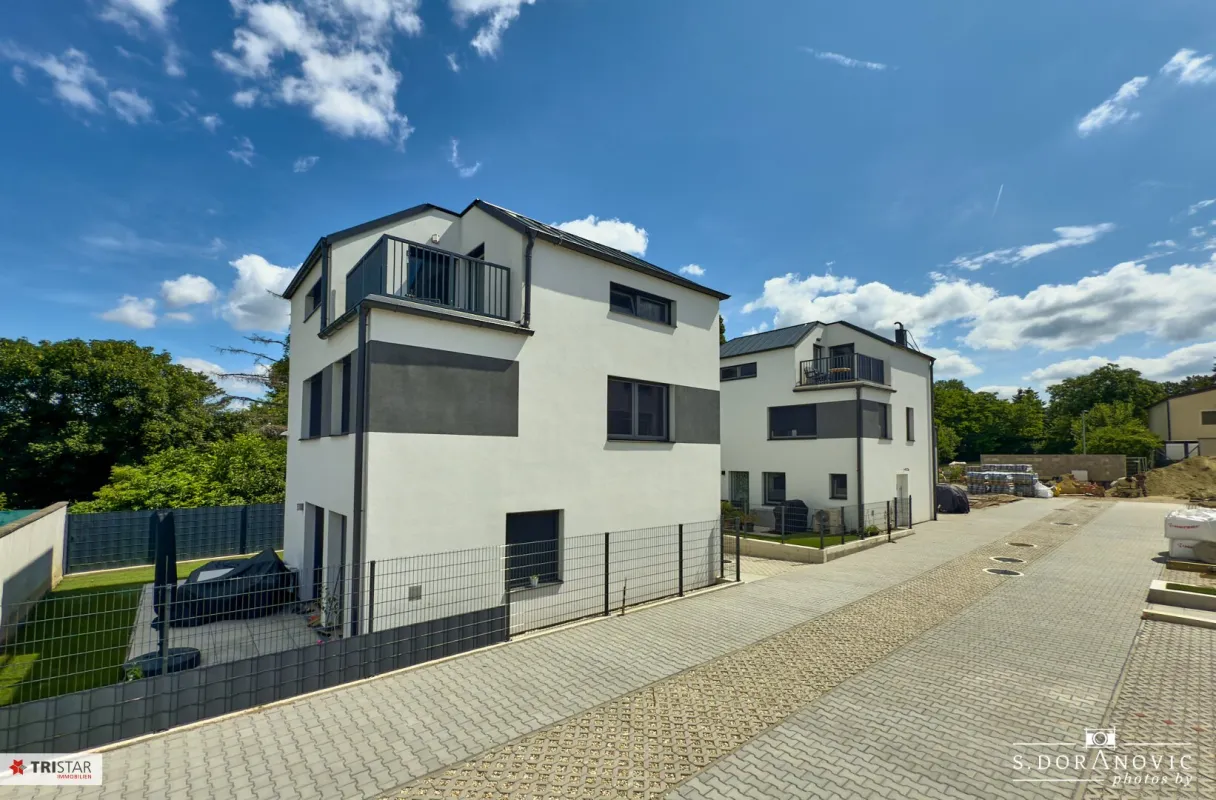 NEU! ++ ZIEGELMASSIV ++ 12 REIHENHÄUSER ++ 2 PKW-STELLPLÄTZE PRO HAUS ++ GARTEN & TERRASSE ++ BELAGSFERTIG ++ FISCHAMEND ++ - Bild 1