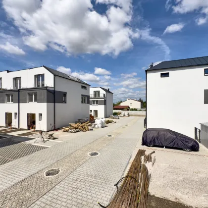 NEU! ++ ZIEGELMASSIV ++ 12 REIHENHÄUSER ++ 2 PKW-STELLPLÄTZE PRO HAUS ++ GARTEN & TERRASSE ++ BELAGSFERTIG ++ FISCHAMEND ++ - Bild 3
