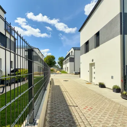 NEU! ++ ZIEGELMASSIV ++ 12 REIHENHÄUSER ++ 2 PKW-STELLPLÄTZE PRO HAUS ++ GARTEN & TERRASSE ++ BELAGSFERTIG ++ FISCHAMEND ++ - Bild 2