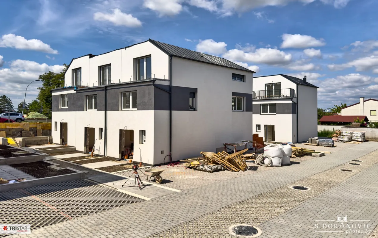 NEU! ++ ZIEGELMASSIV ++ 12 REIHENHÄUSER ++ 2 PKW-STELLPLÄTZE PRO HAUS ++ GARTEN & TERRASSE ++ BELAGSFERTIG ++ FISCHAMEND ++ - Bild 1