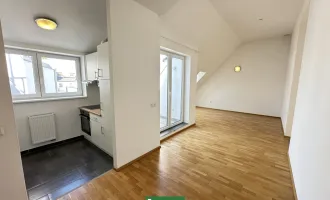 Moderne Dachgeschosswohnung mit großer Terrasse nahe Arthaberplatz in ruhiger Seitengasse! Hohe Decken und Traumbad mit Fenster