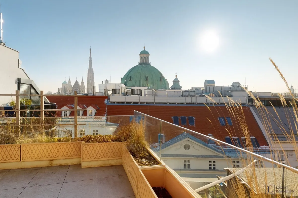 At Vienna’s Finest Address // 200m² Penthouse with 40m² Terrace Overlooking St. Stephen’s Cathedral - Bild 1