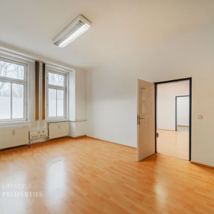 Geräumiges 3-Zimmer Büro mit großen Lagerräumen und eigener Einfahrt, Nähe Landstraße - Bild 2
