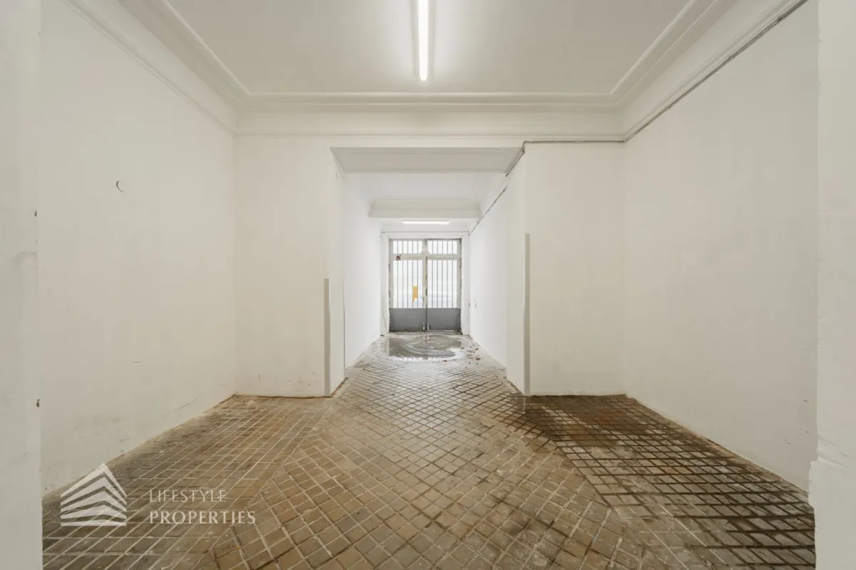 Geräumiges 3-Zimmer Büro mit großen Lagerräumen und eigener Einfahrt, Nähe Landstraße - Bild 1