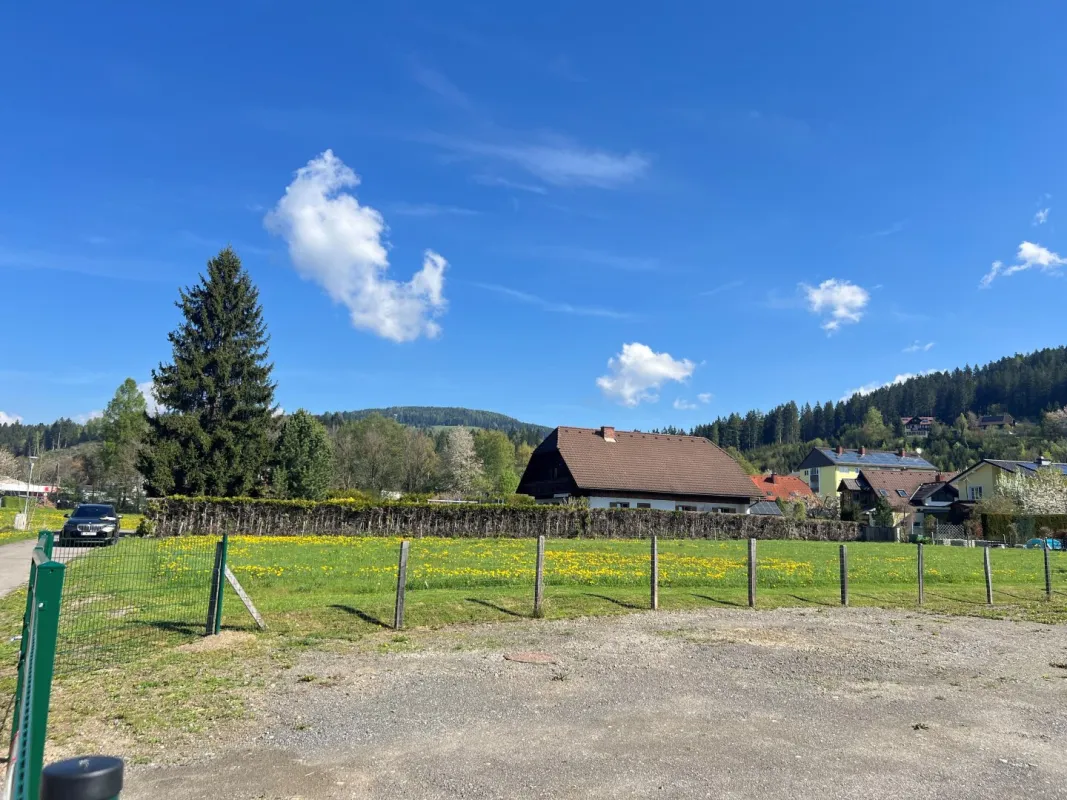Baugrund in Grünlage mit sonnigen Ausblick - Bild 1