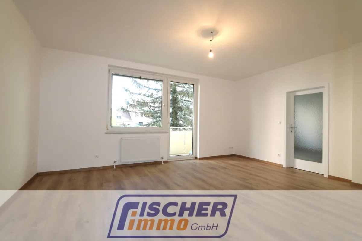 TOP SANIERT - Schöne 2-Zimmer-Eckwohnung mit ostseitiger Loggia und Autoabstellplatz - befristet vermietet! - Bild 1