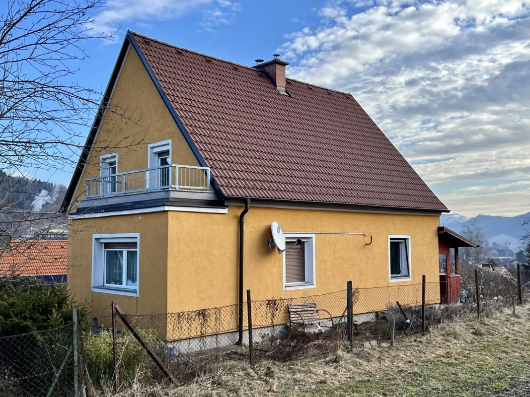 Leoben! Charmantes Einfamilienhaus mit Blick ins Grüne und tollen Gestaltungsmöglichkeiten! - Bild 1