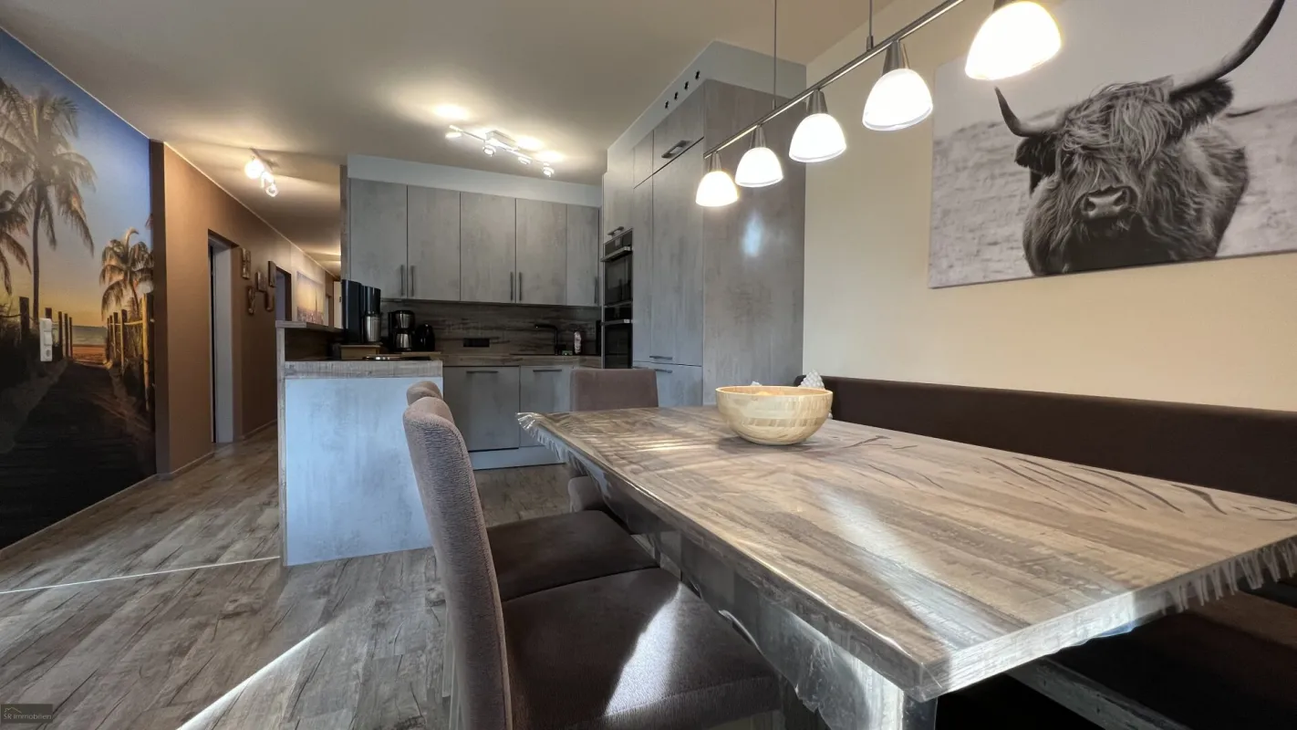 Exklusive Wohnqualität in Hall: Großzügige 4 (5) Zimmer Wohnung mit Garten, Terrasse und 2 Stellplätzen - Bild 1