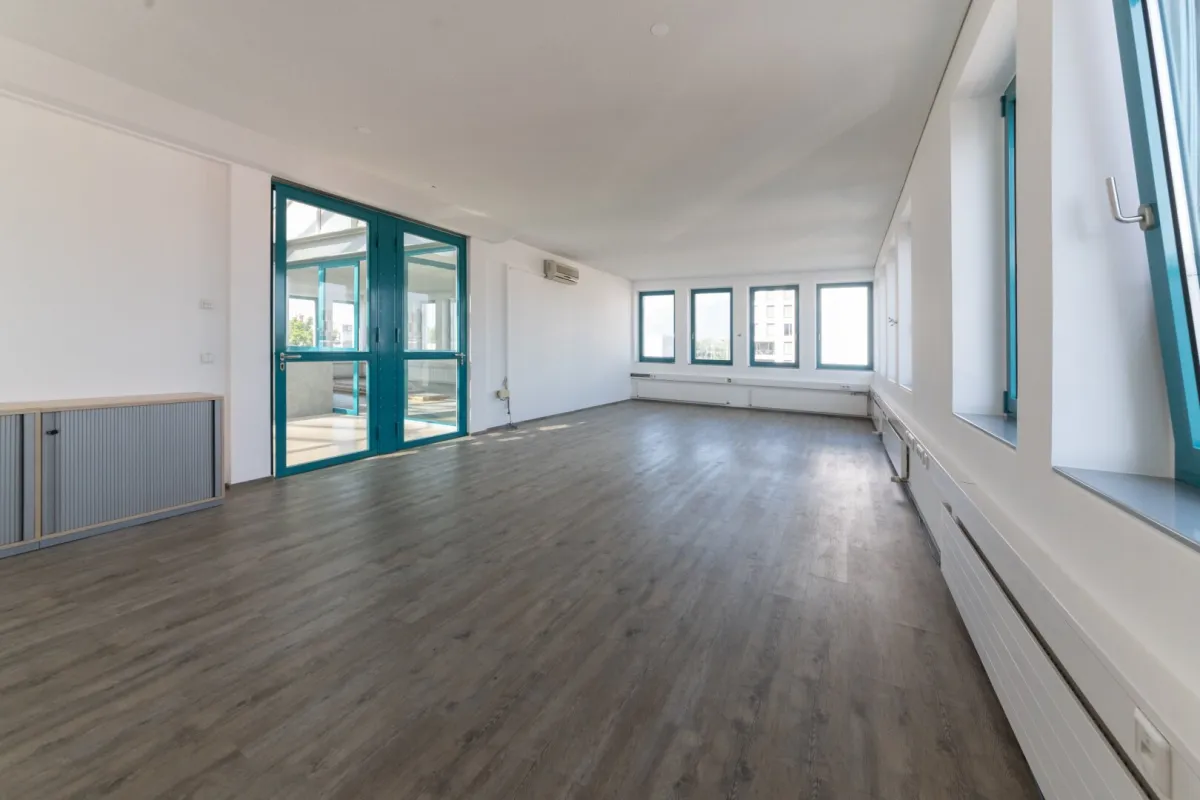 Modernes Büro (46 m²) an der Bundesstraße in Klaus - Perfekte Lage für dein Unternehmen! - Bild 1