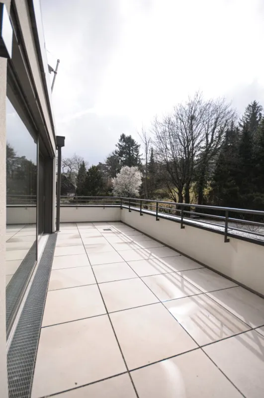 EXQUISITE DACHTERRASSEN-WOHNUNG MIT BLICK ÜBER DIE STADT SOWIE AUF DIE WEINBERGE - Bild 1