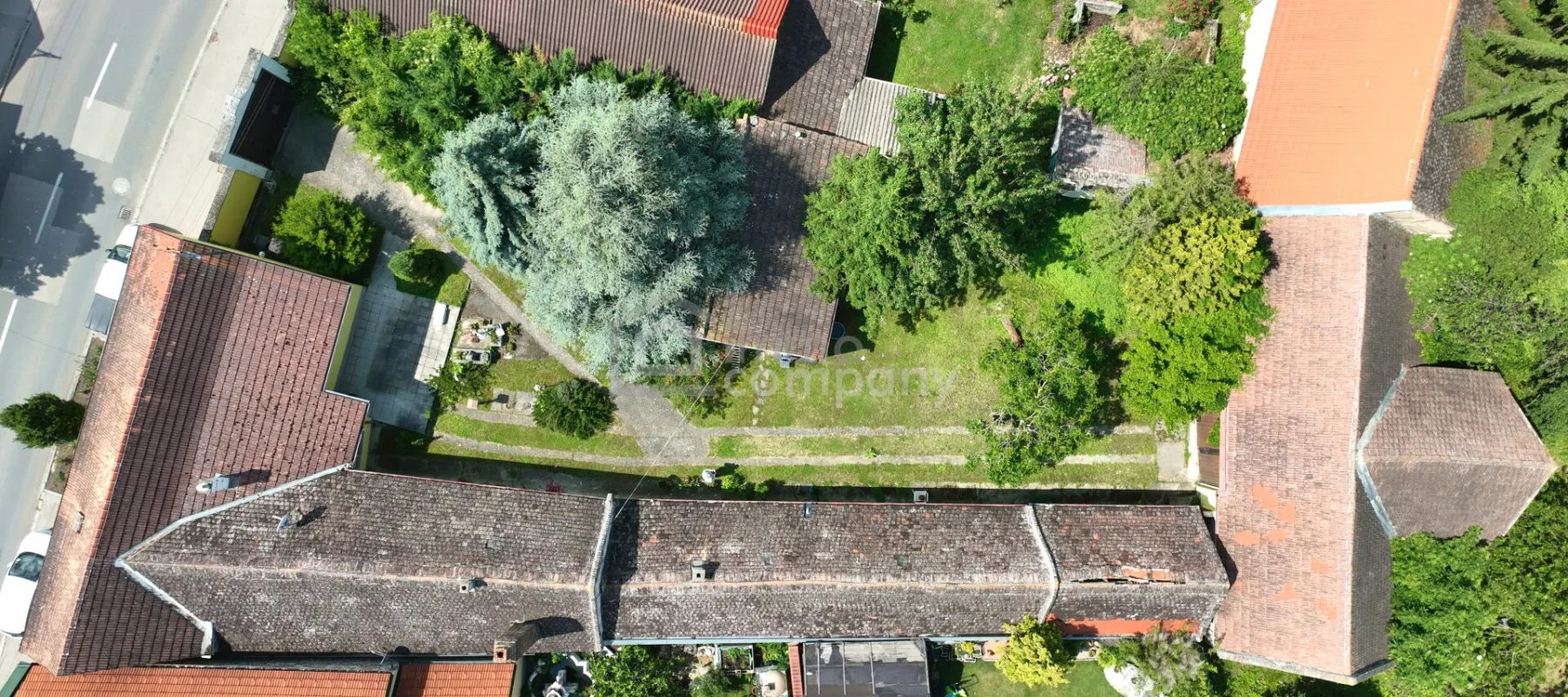 Sanierungsbedürftiges Haus mit Stadl und großen Grund zu verkaufen! - Bild 1