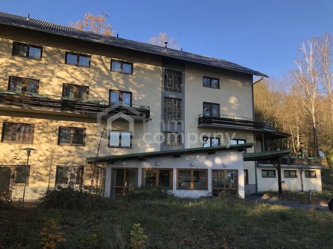 Ehemaliges Hotel in Thermennähe wartet auf Wiederbelebung durch Sie - Bild 1
