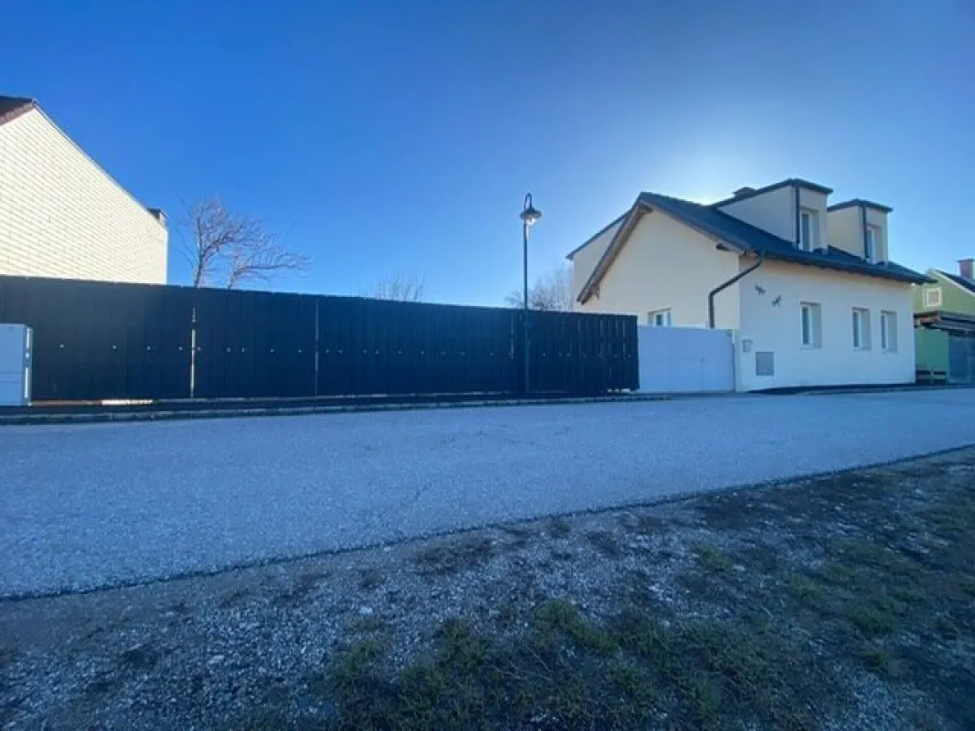 Traum Einfamilienhaus mit großem Garten, Bach, Kamin und traumhaften Naturparadies  HOHE WAND Blick - Bild 1
