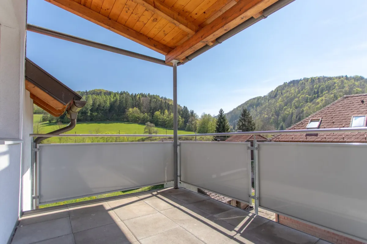 !! Aktion !! 3 Monate mietzinsfrei wohnen - moderne 4 Zimmer Dachgeschosswohnung in Loich - Bild 1