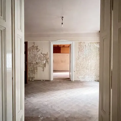 #SQ - SANIERUNGSBEDÜRFTIGE 3 ZIMMER ALTBAUWOHNUNG MITTEN IM 6ten /MARIAHILF APOLLOKINO - TOP 1&2 - Bild 2