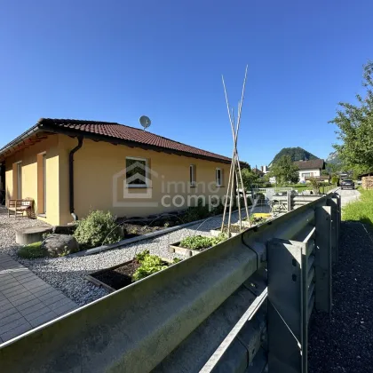 Unschlagbares Top-Angebot ! Luxuriöser Bungalow mit hochwertiger Ausstattung, in zentrumsnaher, sonniger Ruhelage in Hohenems, sehr geräumige Dreier-Garage mit Fernbedienung, großzügige Grundstücksfläche, ausgezeichnete private Parksituation, Sackgasse. - Bild 2