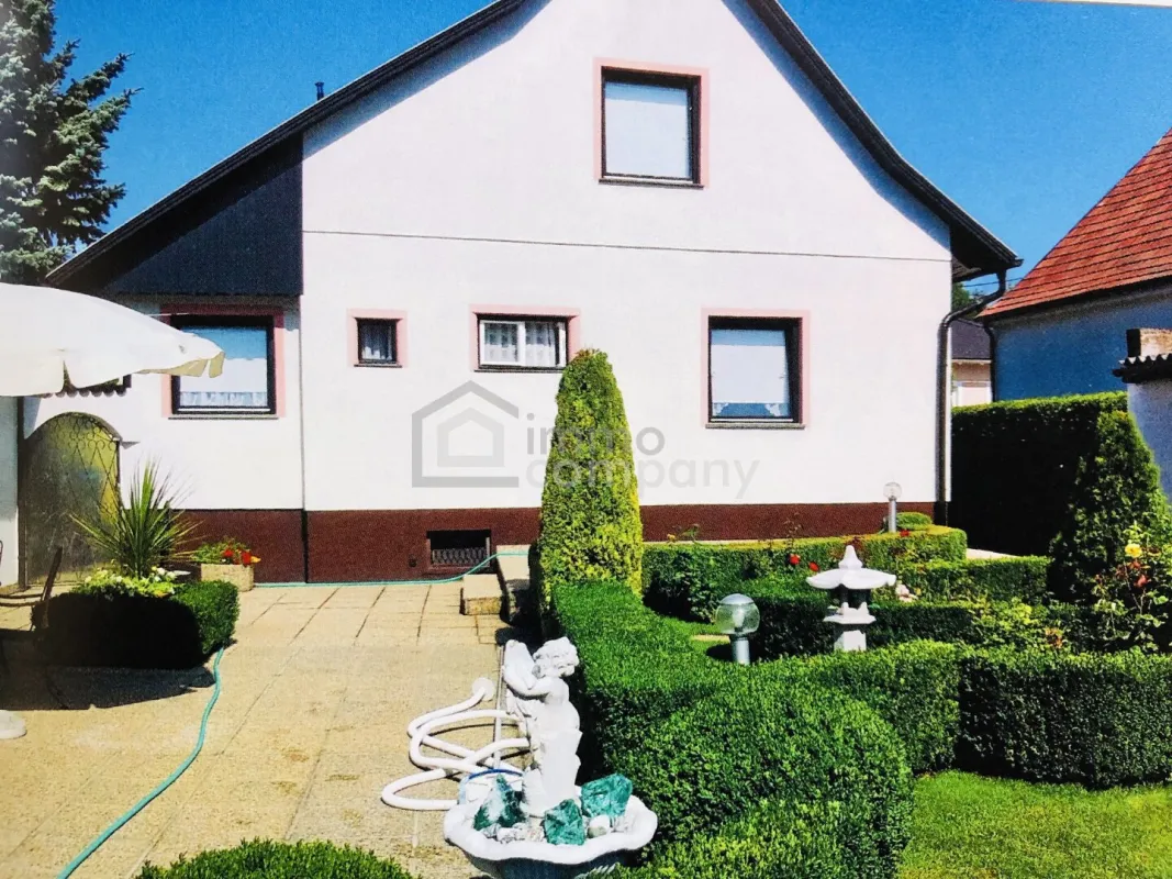 Einfamilienhaus im Secret Garden, ein Prachtgarten, im Nahbereich von Baden/Ebreichsdorf - Bild 1