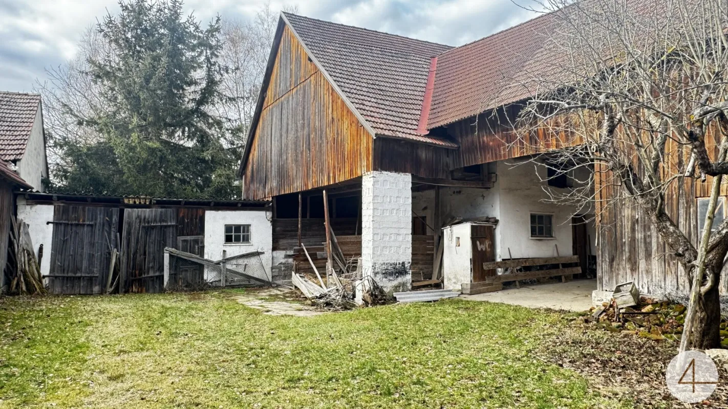 grosser Bauernhof in ruhiger, verträumter Ortschaft - Bild 1