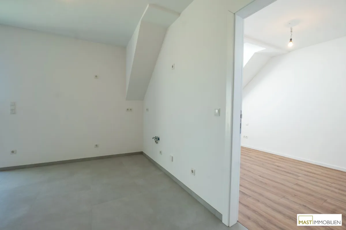 Dachgeschoss! 3-Zimmer Wohnung mit Balkon! - Bild 1