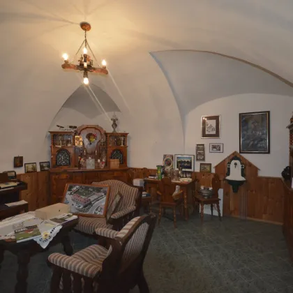 Luxuriöse Pension mit Garage, bedckte Pool, Weinkeller, Tennisplatz, renoviert und voll ausgestattet - Bild 2