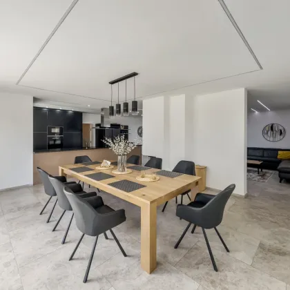 Villa mit Stil und Raum: 7 Schlafzimmer, 6 Bäder, 483 m² Nutzfläche - Bild 2
