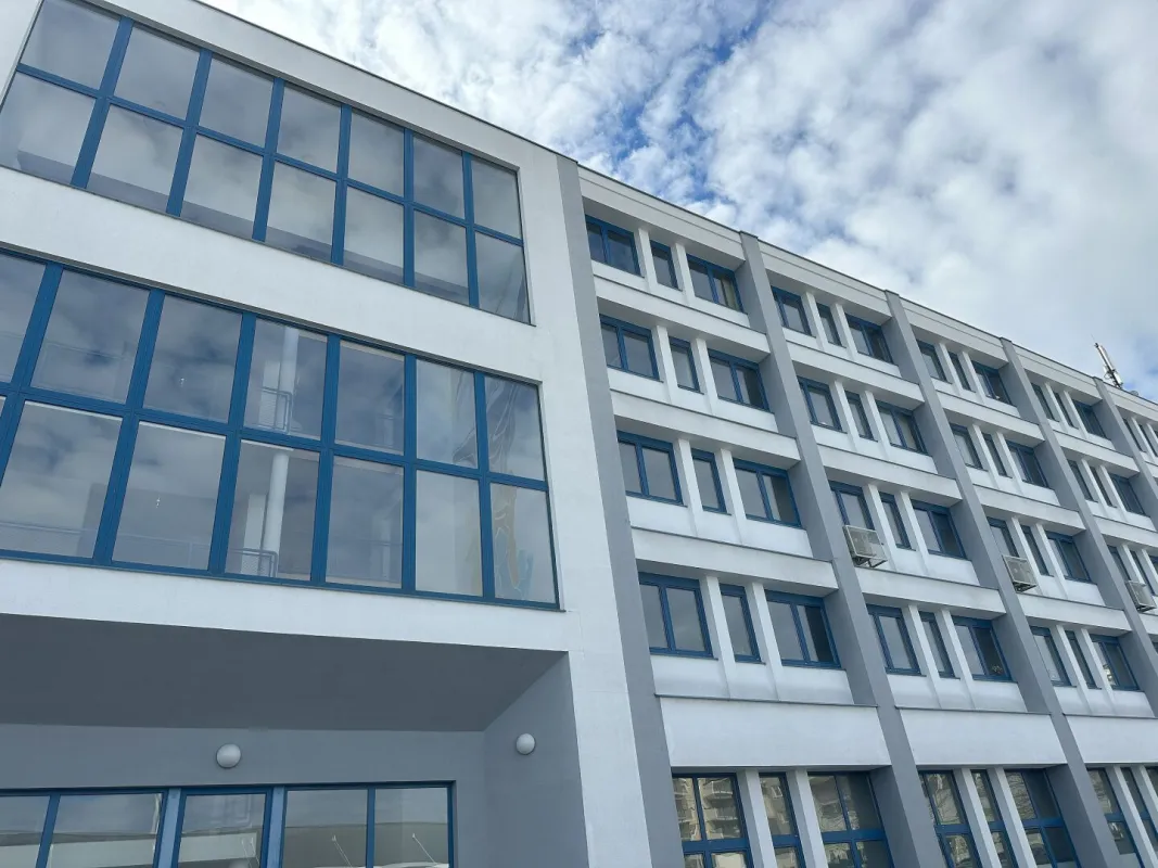 Effizient und zentral gelegen - Kleinbüro im IZ-NÖ Süd - 4. OG - Bild 1