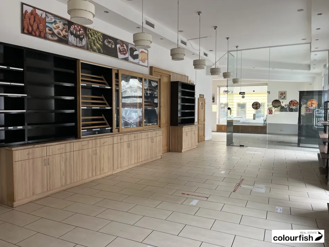 Großzügiges Ecklokal - ehemals Gastronomie - Bild 1