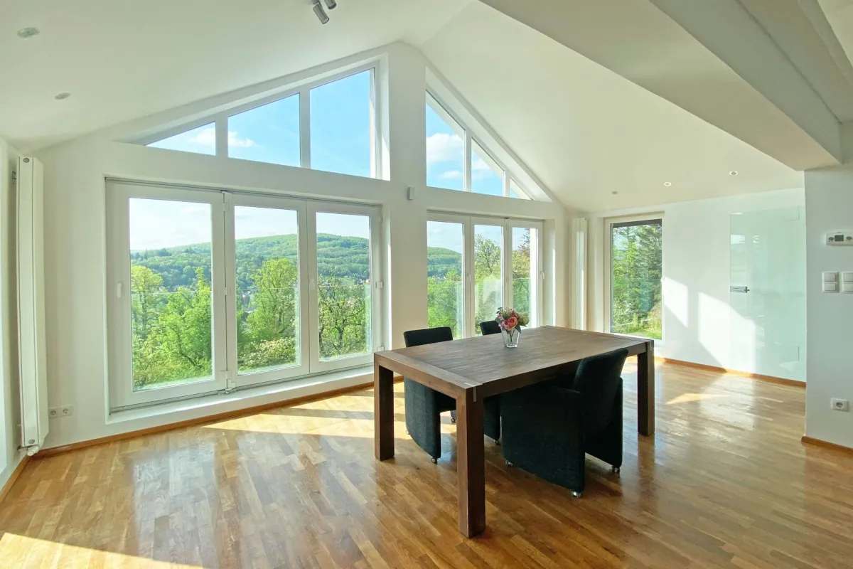 DG-Wohnung mit Traumblick und Eigengarten mit Schwimmteich in Jahrhundertwende-Villa auf der oberen Lawies - Bild 1