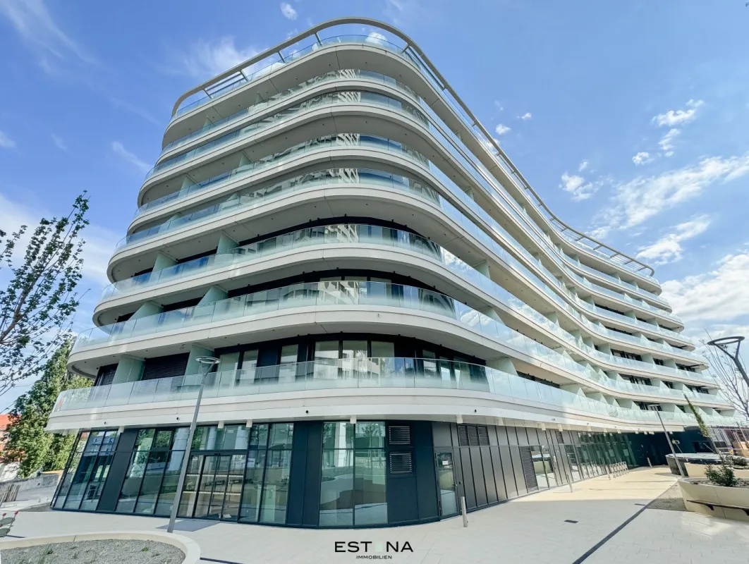 Neubau Nähe "UNO City" - Familienwohnung mit lichtdurchfluteten Panoramafenster - Bild 1