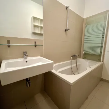 Einziehen und Wohlfühlen - Stilvoll sanierte 3 Zimmer Wohnung in bester Lage - Bild 3