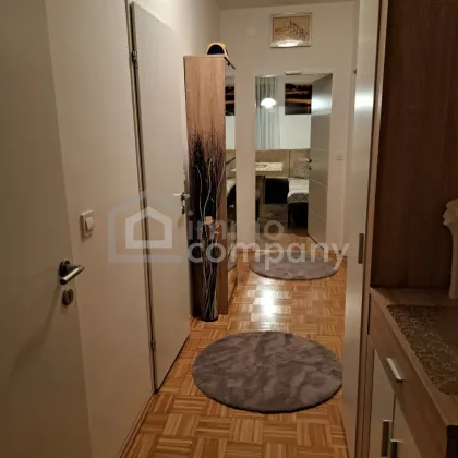 Großzügige Wohnung in bester Lage - Perfekt für Familien! 3 Zimmer, Balkon & top Ausstattung (inkl.Möbel) für nur 195.000€! Viele freie Parkplätze in Hof! - Bild 2