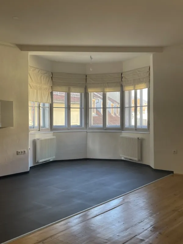 Attraktive Bürofläche in der Innenstadt mit Blick auf das Glockenspiel und den Uhrturm - Bild 1