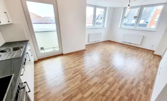 Preisgesenkt! TOP Wohnung im Dachgeschoss mit Terrassen! U-Bahn Nähe + Beste Infrastruktur + Traumhaftes Altbauhaus + Mitten im Geschehen! Jetzt zugreifen!