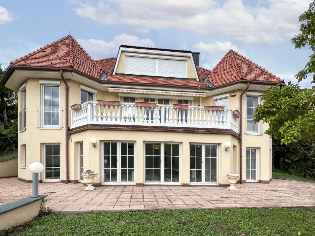 Villa am Ölberg in herrlicher Ruhelage mit Pool, Sauna & Garage - Bild 1