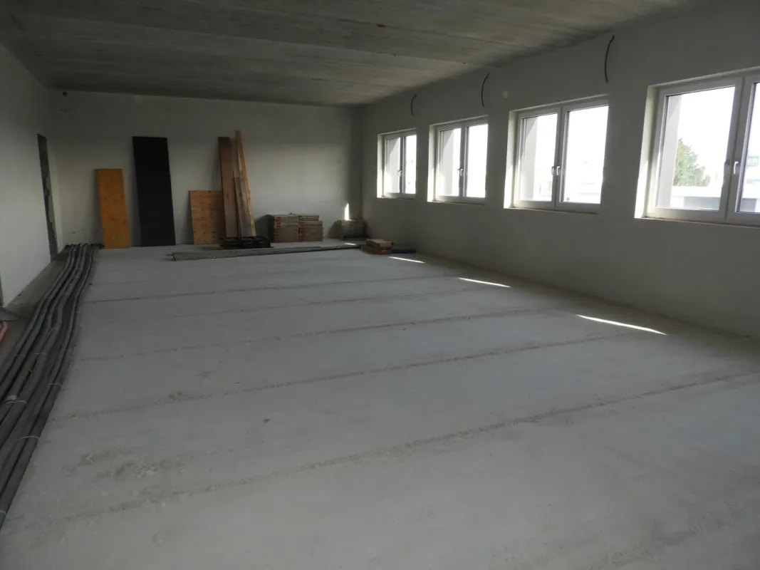 Moderne(s) Büro/Praxis mit ca. 247m² (51m², 91m² und 104 m²) im 1. OG in Eisenstadt, Burgenland - Erstbezug! - Bild 1