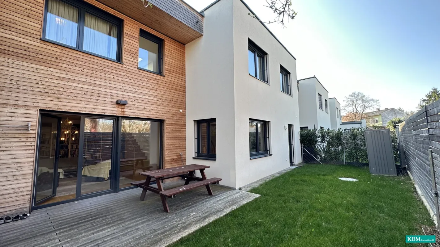 Modernes Reihenhaus mit 3 Schlafzimmern und Autoabstellplatz - Bild 1