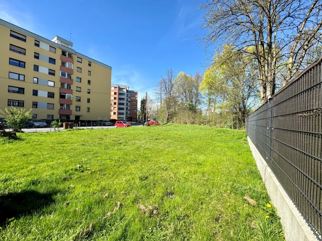Baugrundstück mit genehmigter Baubewilligung für drei Wohneinheiten in Feldkirchen b.Graz! - Bild 1