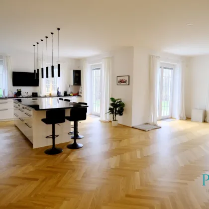 MODERNE ELEGANZ - Neuwertige Villa mit ausgezeichnetem Wohnkonzept & edler Ausstattung! - Bild 3