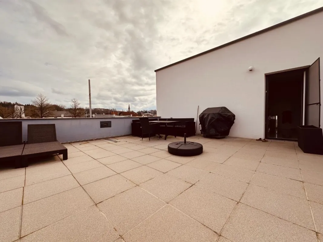 Attraktive Wohnung mit Garten und sonniger Dachterrasse - Bild 1