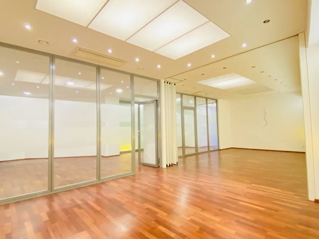 Büro/Praxisfläche- in exklusiver Lage zu verkaufen/zu vermieten - Bild 1