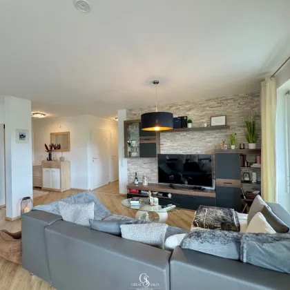Traumhafte Eigentumswohnung mit riesiger Südwestterrasse und Carportstellplatz - Bild 2