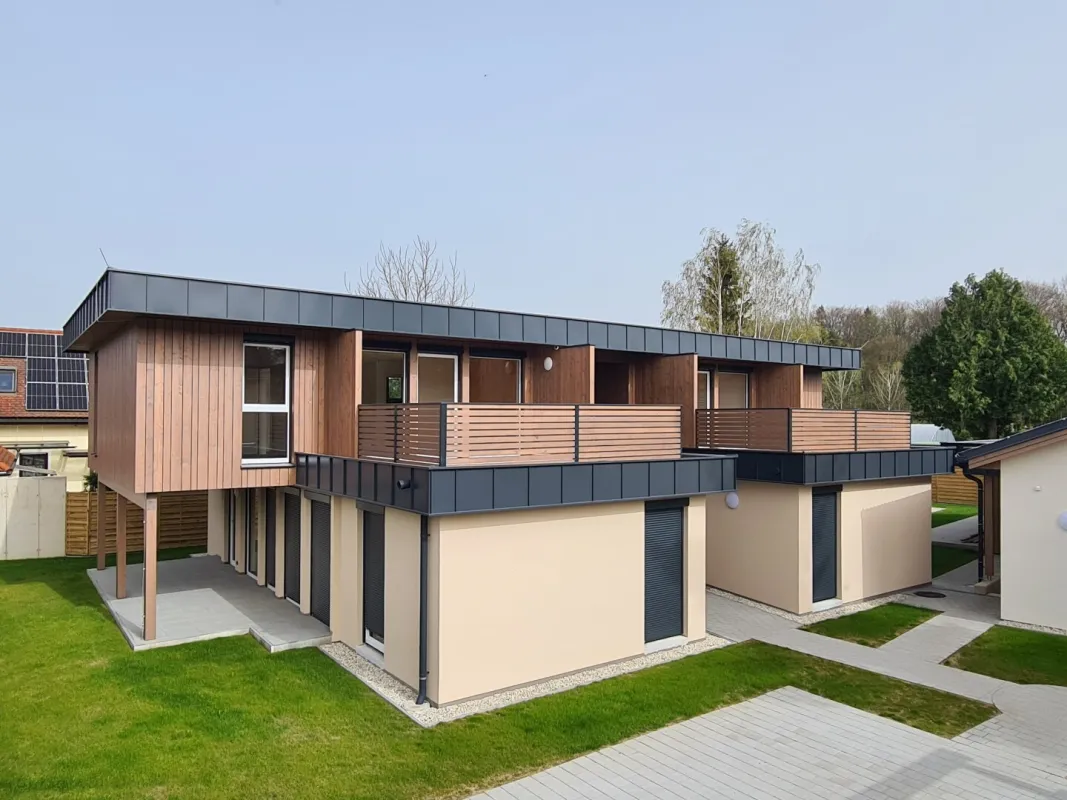 Neu errichtete Wohnanlage - 9 Wohnungen – 7 Gärten - 2 Dachterrassen – 1 Pool - Carportanlage. - Bild 1