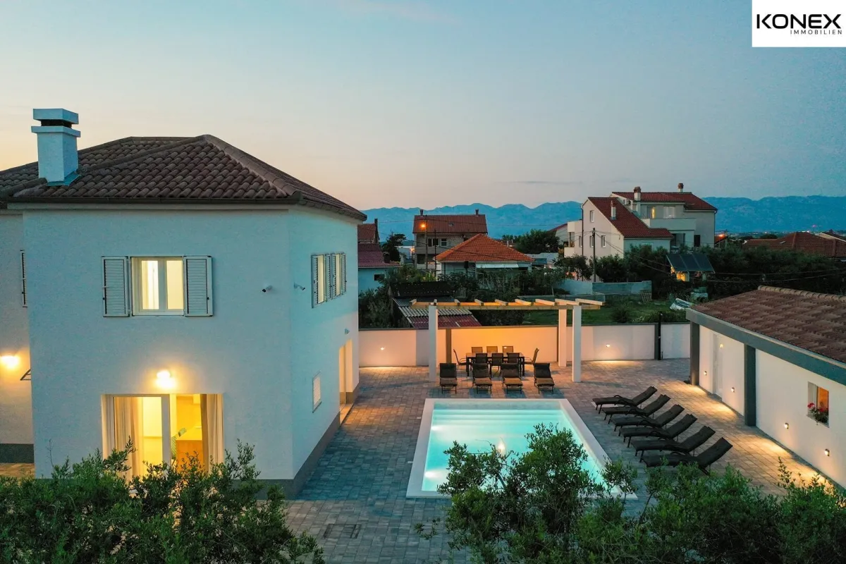 HRV - Attraktive Stadtvilla mit Pool in ausgezeichneter Lage in unmittelbarer Nähe von Zadar - Bild 1
